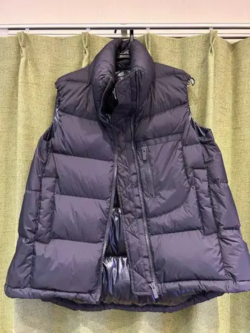 유니클로+j 다운 볼륨 베스트 네이비 M 사이즈