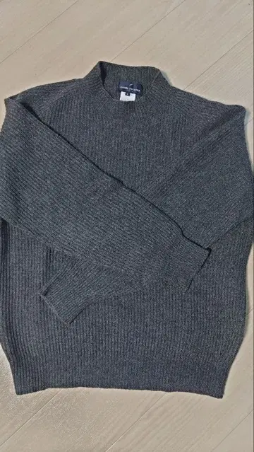 다크 그레이 리브 캐시미어 니트 스웨터