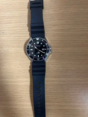 CASIO 다이버즈 스타일 블랙 러버 시계