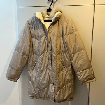 새상품급: 리버서블 아이보리 x 화이트 다운 자켓 퍼 포함 코트