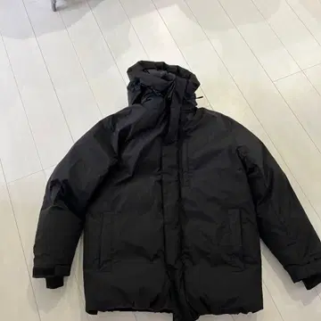 GU 블랙 웜 패딩 코트 후드 부착