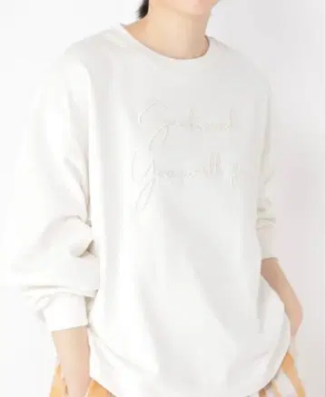 studioCLIP 자수 메시지 화이트 트레이닝복