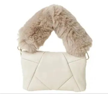 화이트 퍼 포함 숄더백