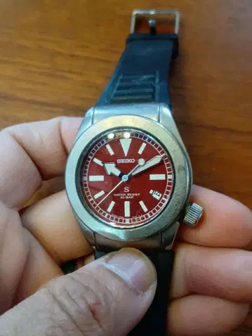 빈티지 레어 SEIKO SUS 레드 다이얼 데이트 작동품