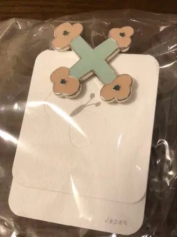 미나 페르호넨 핀 배지 스노우 다이아몬드 핑크