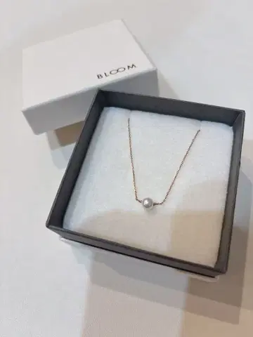 BLOOM 골드 체인 화이트 펄 팔찌