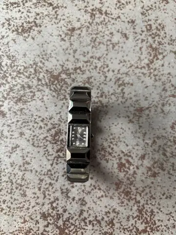 실버 메탈 벨트 손목시계