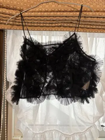 해린 도트 사이드 메니 프릴 뷔스티에 가격 인하 있음