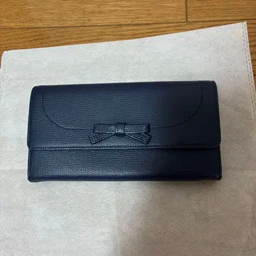 새상품급 덴하노 인기 리본 장지갑 모나 지갑.