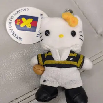 헬로키티 럭비 코스튬 봉제 인형 키링
