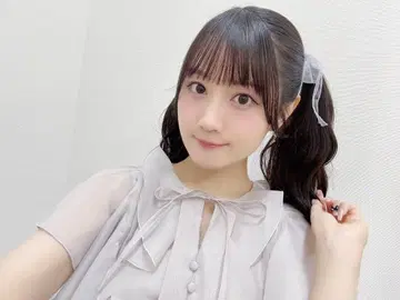 코우라 유이 착용 프릴 디자인 셋업 라이트 핑크