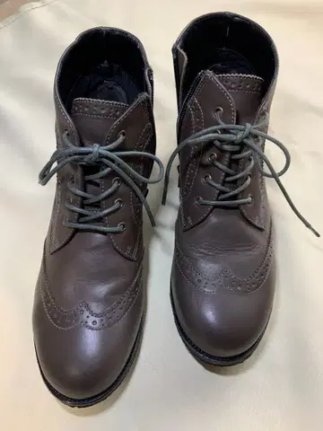 가죽 브로그 부츠