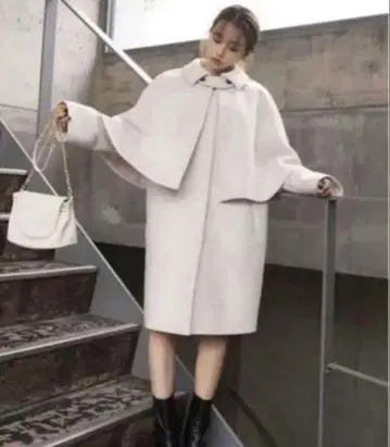 반값 이하 택 포함 새상품 3WAY 케이프 코트 리랜드트루