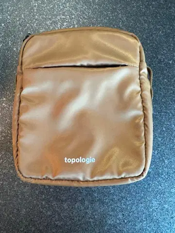 topologie 숄더백 골드 베이지