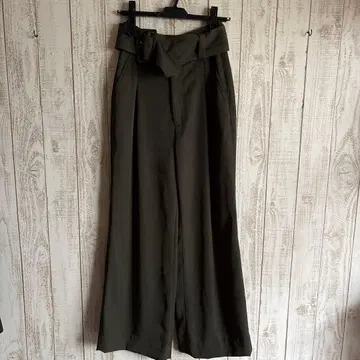 1회 착용 UN3D. 정가 3만 800엔 벨트 포함 팬츠