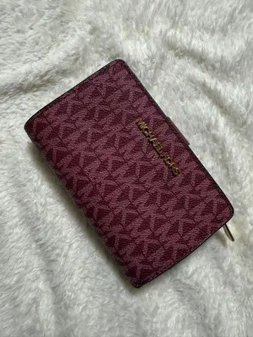 미사용 새상품 MICHAEL KORS 버건디 접이식 지갑