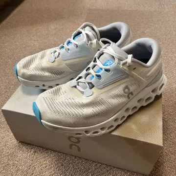 On Cloudstratus 화이트/블루 8