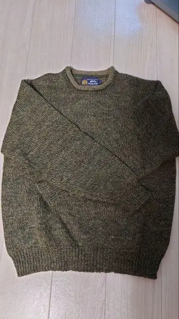 올리브 그린 니트 스웨터 크루넥