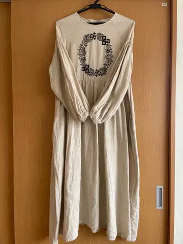 SM2 마카베 앨리스 콜라보 자수 원피스 린넨