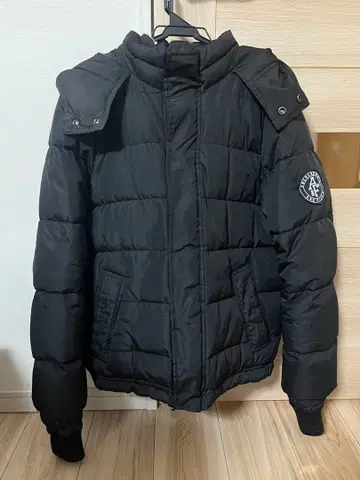 Abercrombie & Fitch 블랙 다운 자켓 S