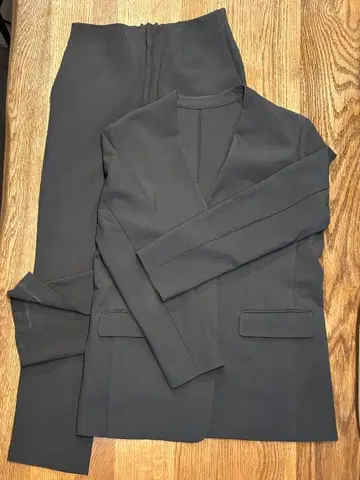 UNITED ARROWS 다크 그레이 노카라 자켓 수트 셋업