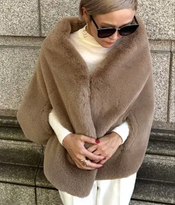 JENNE 리치 볼륨 퍼 케이프