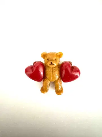 WEEKENDS 하트 든 곰돌이 브로치