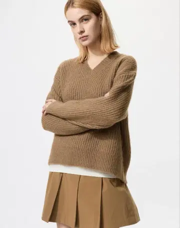 UNIQLO 플러피 V넥 스웨터 베이지