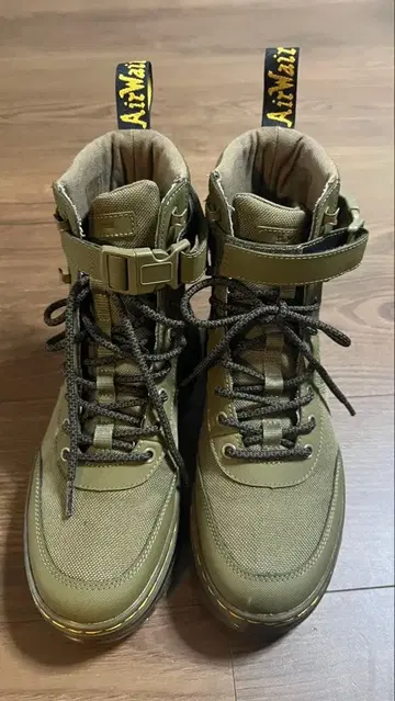Dr.Martens 올리브색 새상품에 가까운