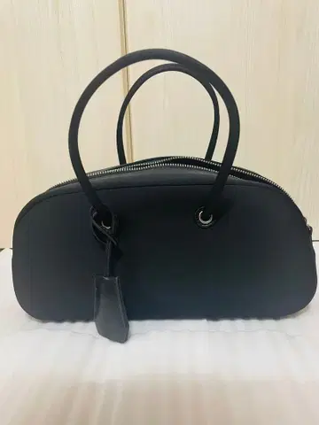 블랙 핸드백 심플한 디자인 EDITA