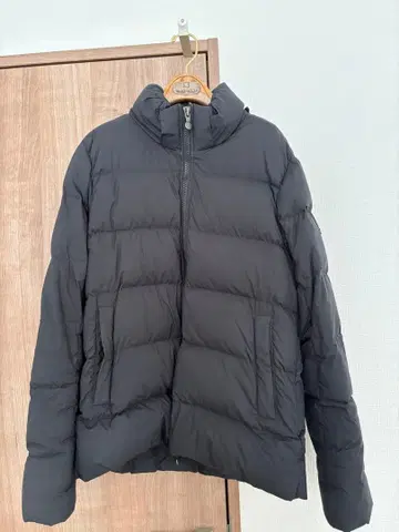 PYRENEX 블랙 다운 자켓 M 사이즈 스푸트니크 UA 별주