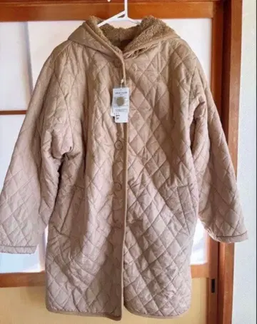 보아 안감 후드 부착 퀼팅 코트