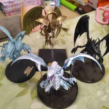 푸른 눈의 백룡 피규어 세트 4개