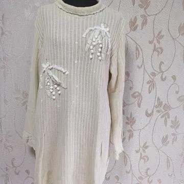 사에라, 앙리코, 리브 편직 크림색 니트 긴팔