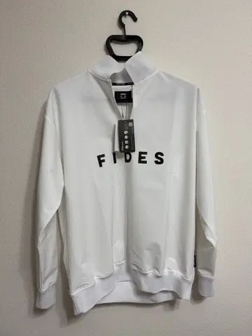 FIDES 화이트 하프 지퍼 후드티