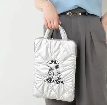 미사용 새상품 스누피 컴퓨터 태블릿 케이스 실버 크리스마스 선물