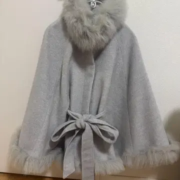 세실 맥비 퍼 리본 판초 케이프 코트 그레이