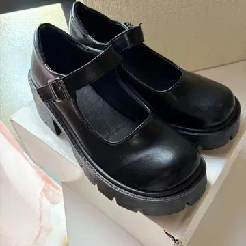 블랙 통굽 멜리 제인 신발