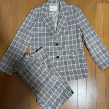 체크 무늬 여성용 수트 셋업