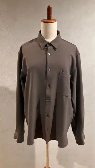 LAMOND 다크 브라운 포켓 부착 긴팔 셔츠