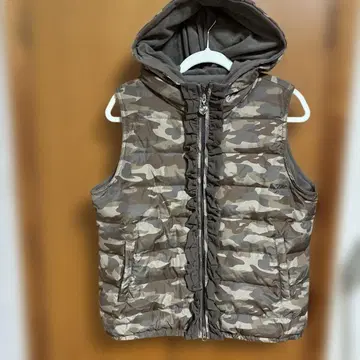 &LOVE 카모플라쥬 프릴 다운 베스트