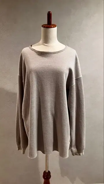 KURO 아이보리 긴팔 티셔츠 사이드 슬릿