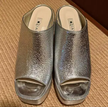 다이애나 실버 샌들