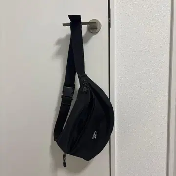 블랙 숄더백 조정 가능