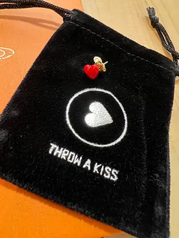 THROW A KISS 슬로우 어 키스 하트 귀걸이