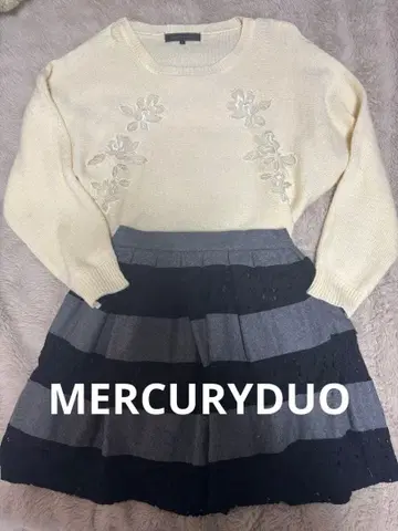 아이보리 꽃 자수 니트 & 스트라이프 스커트 세트