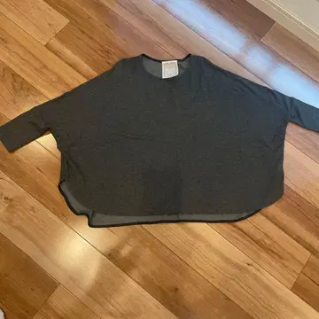 BEARDSLEY 다크 그레이 티셔츠