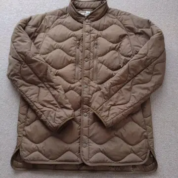 UNIQLO 화이트 마운티니어링 하이브리드 다운 L