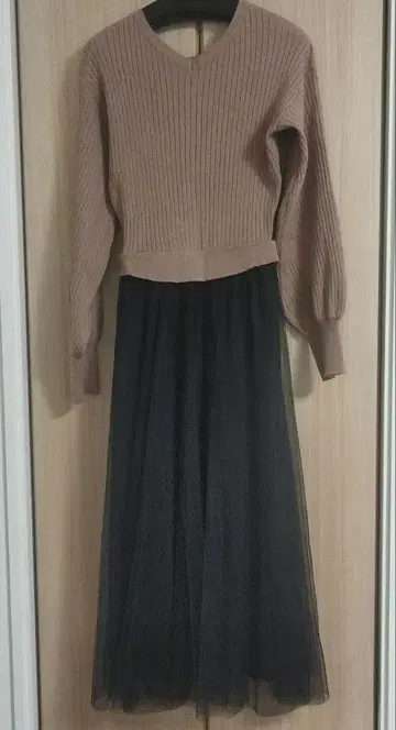 베이지 V넥 리브 롱 원피스 도킹 원피스