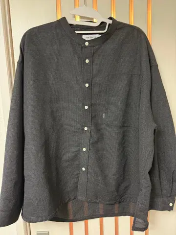 tightbooth 다크 그레이 스트라이프 긴팔 셔츠